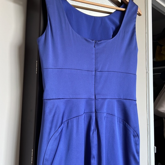 Classic Navy Blue Sleeveless Sheath Dress
85% Nylon,15% Spandex size 6 like new - Picture 4 of 7